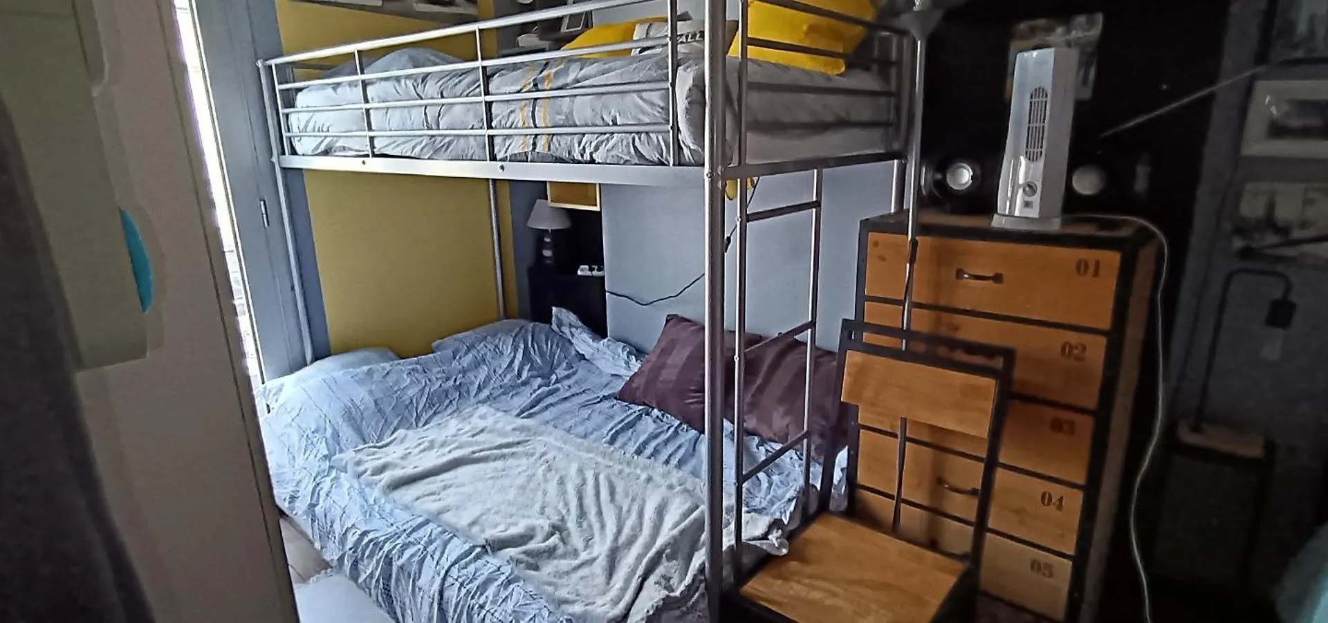 Chambre Partagee 13M2 勒·克里姆林·比塞特 0*,  法国